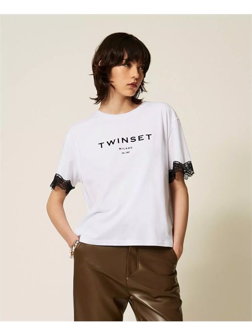 T-shirt in jersey con logo e pizzo